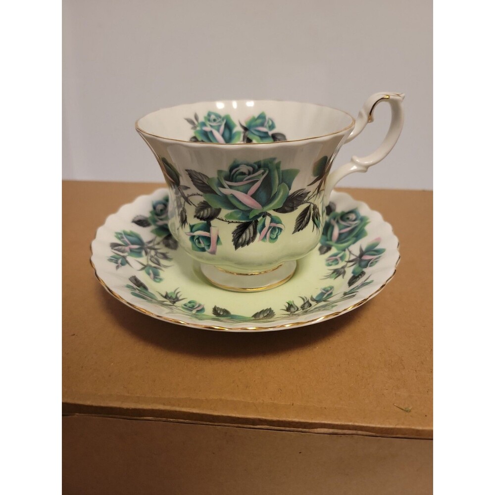 Royal Albert Lakeside Series Grasmere Teacup & Saucer -Green Roses -MINT England